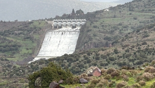 İzmir'de aşırı yağışlar sonrası barajlardan kontrollü su bırakılıyor