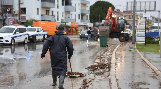 İzmir'de ekipler 24 saat görevde
