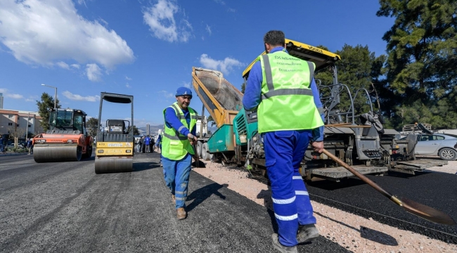 İzmir'in yollarında tam gaz asfalt seferberliği