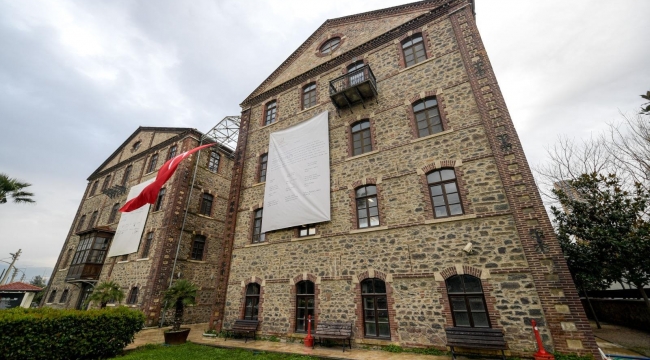 Meslek Fabrikası'na Ata'nın imzaladığı belgenin görselleri asıldı