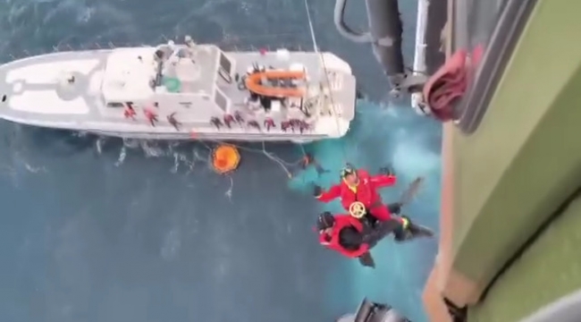 Milli Savunma Bakanlığı: "İzmir açıklarında 2 kazazede sağ kurtarıldı"