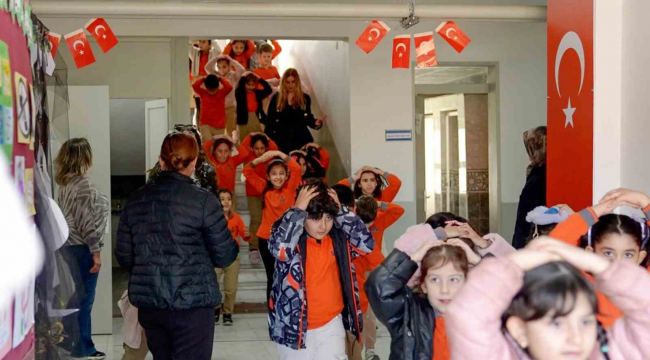 ABAK'tan Deprem Haftası'nda öğrencilere hayat kurtaran bilgilendirme