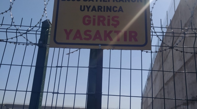 Aliağa'da "Arkeolojik Kazı Sahası" Tabelası Tartışma Yarattı