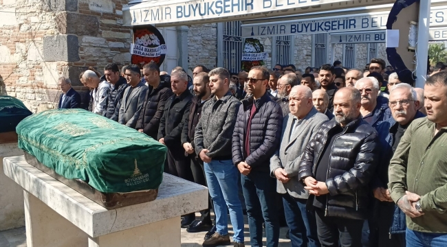 Aliağa'da İki İsim Son Yolculuğuna Uğurlandı: Mehmet Nuri Bayramoğlu ve İbrahim Ateşci Toprağa Verildi