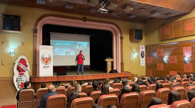 Bayındır'da öğrencilere "Gençlik Güvenli Gelecek" konferansı verildi