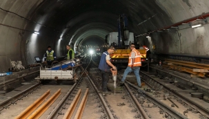 Bornova'da metro hattında raylar yenileniyor