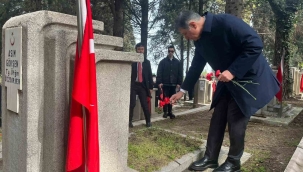 İzmir'de 18 Mart Çanakkale Deniz Zaferi'nin 111. yıl dönümünde şehitler anıldı