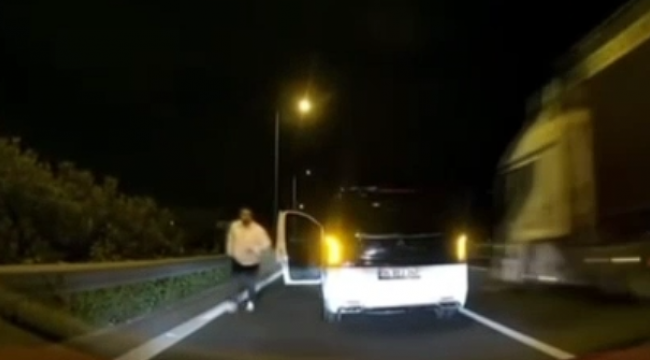 İzmir'de trafikte aracın önünü kesen sürücüye ağır ceza