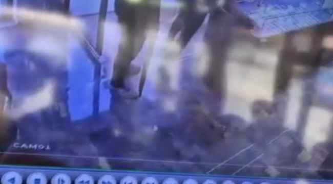 İzmir'deki silahlı kuyumcu soygunu kamerada