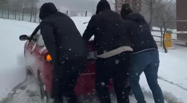 İzmir'in yüksek kesimlerine bayramda kar yağdı