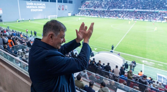 Türk futbolunun efsanesinden Başkan Tugay'a Karşıyaka Stadı teşekkürü