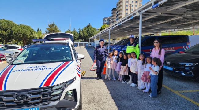 Aliağa'da, minik öğrenciler Jandarmayı yakından tanıdı