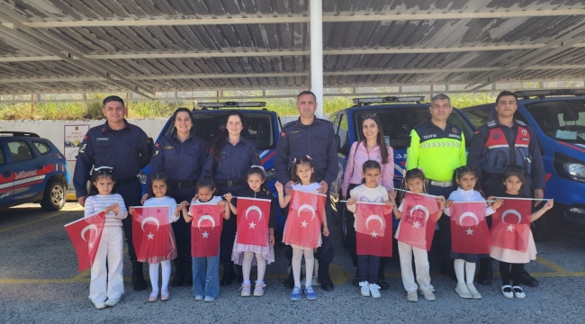 Aliağa'da, minik öğrenciler Jandarmayı yakından tanıdı