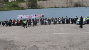 Aliağa'da motosiklet sürücülerine jandarmadan 'Güvenli Sürüş' eğitimi