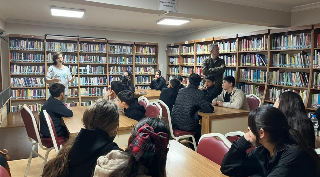 Aliağa'da Öğrenciler Tarihi Binada Kitapla Buluştu
