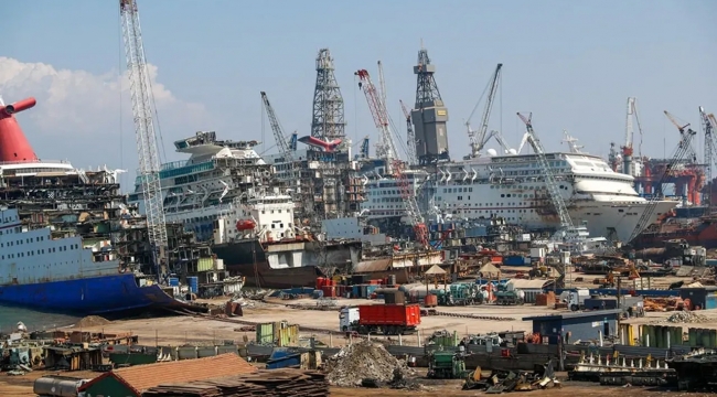 ALİAĞA GEMİ SÖKÜM TESİSLERİNDE İŞ KAZASI: 1 ÖLÜ