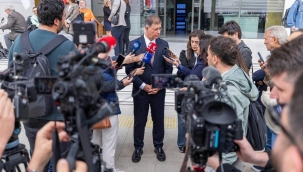 Başkan Tugay: Binalara göz koymak yerine yapacağınız tonla iş var