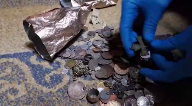 Kınık'da Tarihi Eser Operasyonu: Çok Sayıda Sikke ve Obje Ele Geçirildi