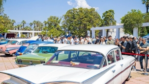 Klasik Otomobil Sergisi ziyaretçilerini zaman yolculuğuna çıkardı