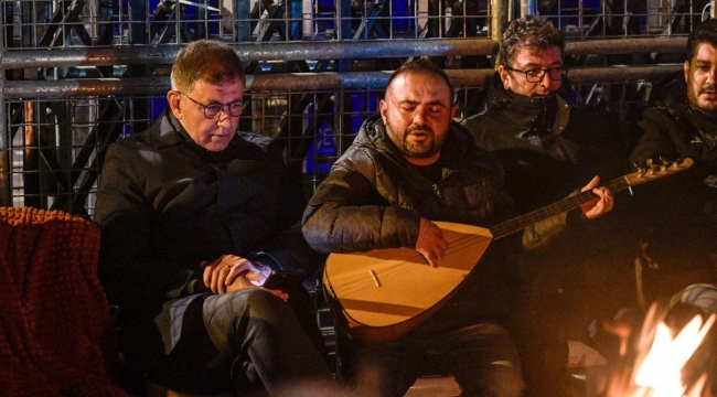 Meslek Fabrikası önünde gece nöbeti