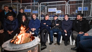 Meslek Fabrikası önünde gece nöbeti