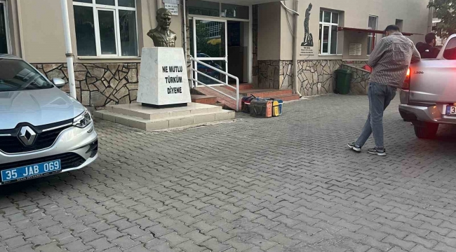 Bayındır'da yasa dışı horoz dövüşü operasyonu: 3 gözaltı