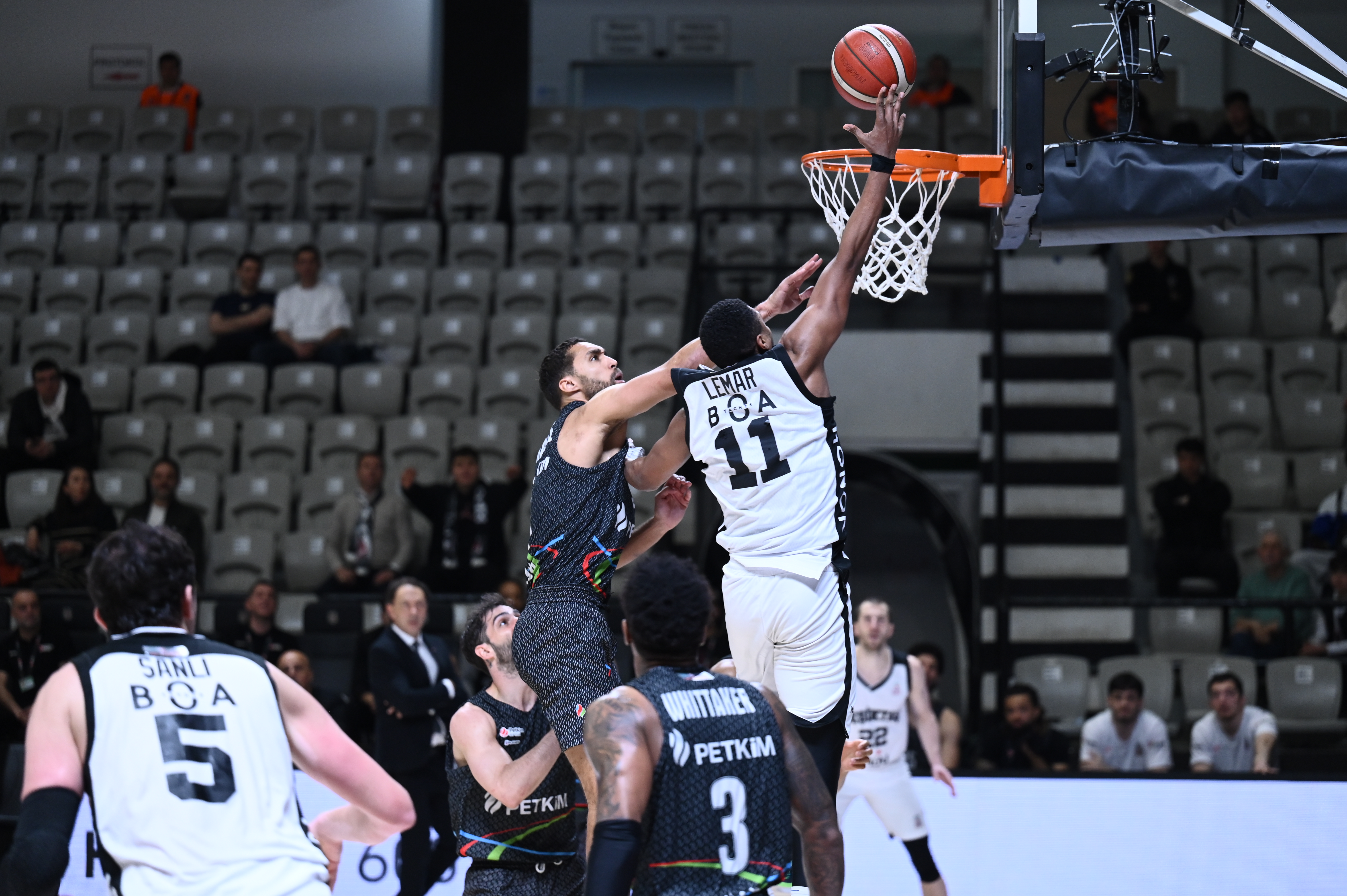 Beşiktaş GAİN, Aliağa Petkimspor'u 81-69 mağlup etti