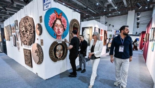 İzmir'de sanat buluşması başladı: 120 galeri, bin 600 sanatçı aynı çatı altında