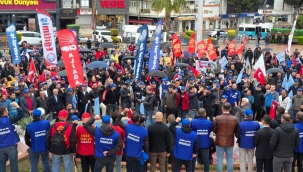Yağmura Rağmen Aliağa'da 1 Mayıs Coşkusu!