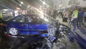 Aliağa 'da servis otobüsü ile otomobil çarpıştı: 4 Yaralı