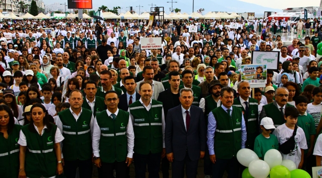 İzmir'de öğrenciler Yeşilay Bağımsızlık Festivali'nde buluştu