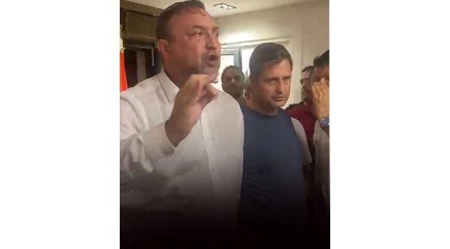 Utku Gümrükçü, CHP İzmir İl binasına girdi!