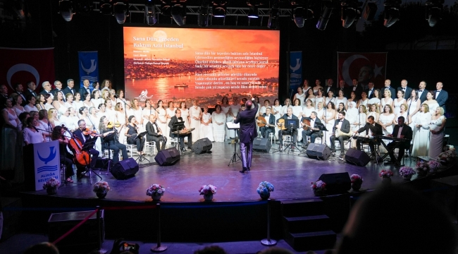 Yağmura rağmen büyük ilgi: ASEV Türk Sanat Müziği Korosu'ndan İstanbul şarkıları gecesi