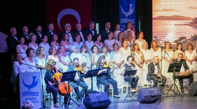 Yağmura rağmen büyük ilgi: ASEV Türk Sanat Müziği Korosu'ndan İstanbul şarkıları gecesi