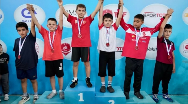 Aliağalı Güreşçilerden İki Türkiye Derecesi Birden