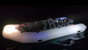 İzmir'de Sahil Güvenlikten çifte operasyon: 31 göçmen yakalandı