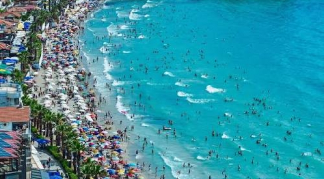 Kuşadası Sahillerinde Dev Dalgalar Can Aldı: 4 Hayatını Kaybetti, 16 Kurtarıldı