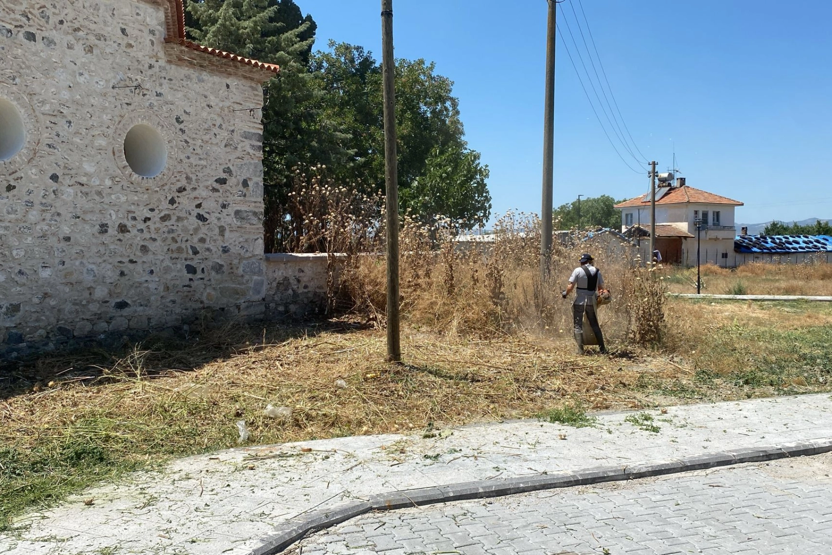 Manisa'da Karacaahmet Türbesi'nde Büyükşehir'den hummalı temizlik